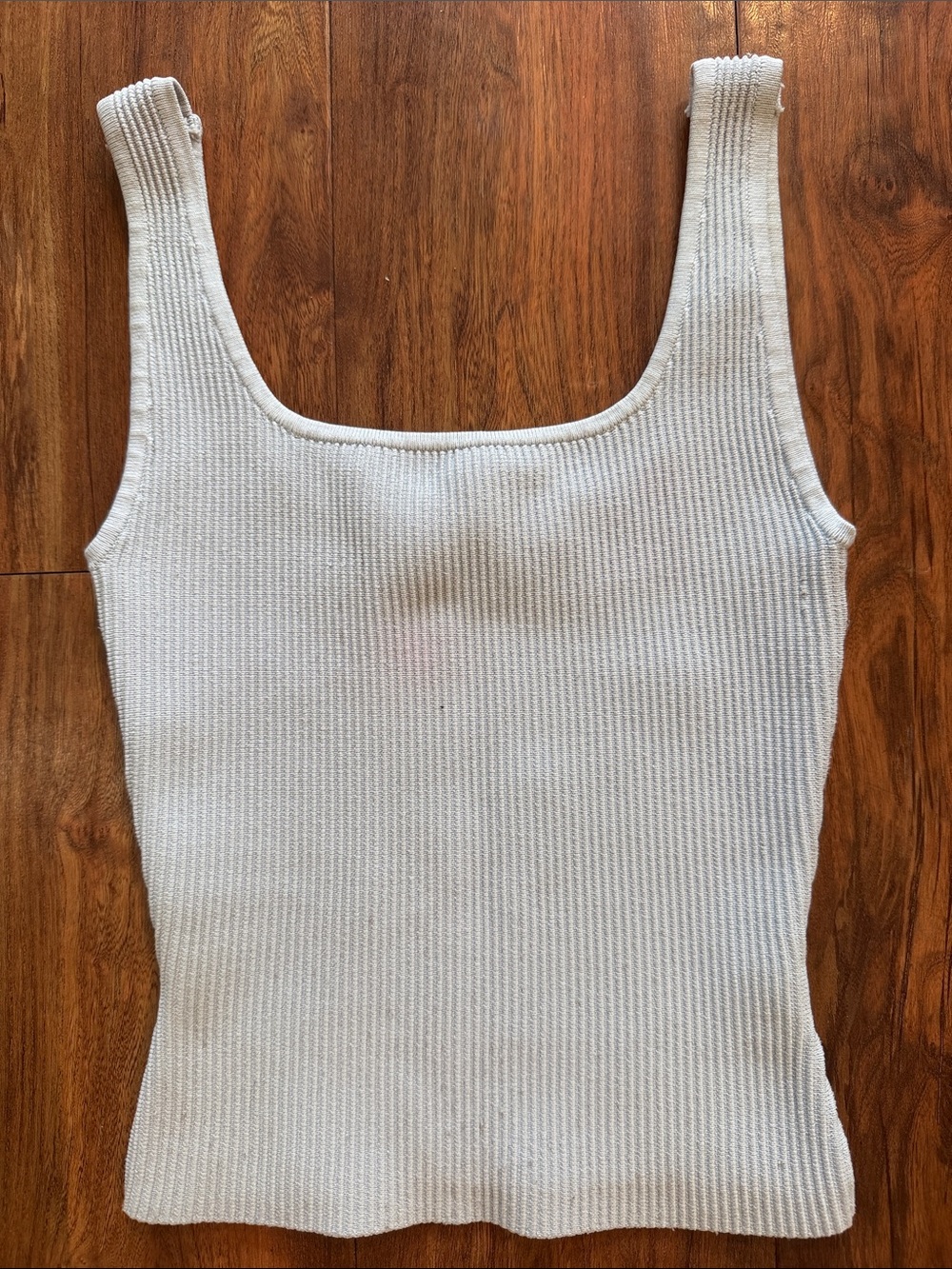 Aritzia – Babaton ribbed tank top